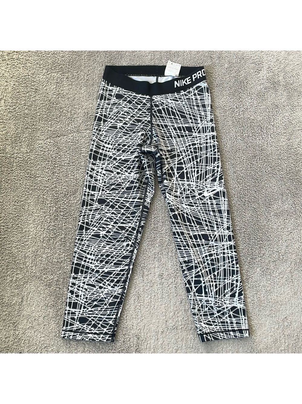 EC Nike Pro Black / Grey Cropped Leggings - Size Small